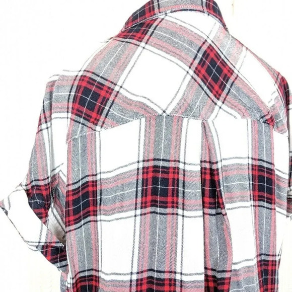 Harper | Plaid Drape Twist Front Button Down Med - Picture 6 of 6